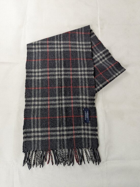 Burberry Accessories - Luxury Burberry Gray 100% Lambswool Check Scarf Unisex
